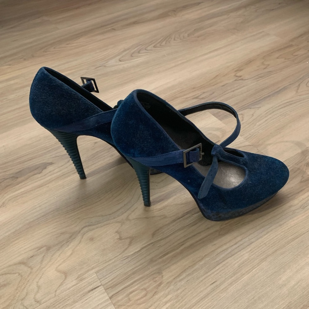 Rachel Roy blue heels